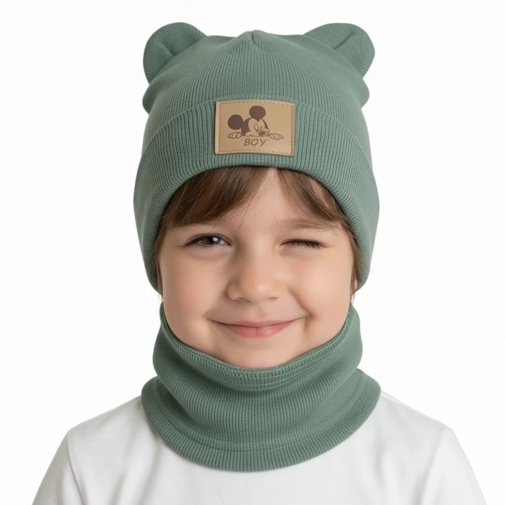 Detská prechodná čiapka s nákrčníkom Macko - zelená