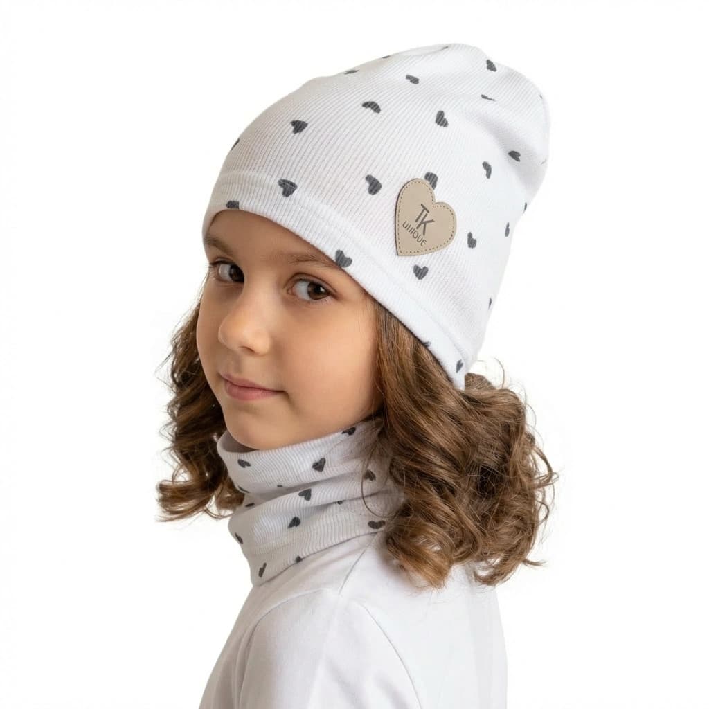 Prechodná čiapka s nákrčníkom Basic so srdiečkami - biela
